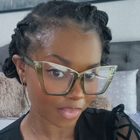 New Arrival Clear Frames “Modest” 🤓 - Picture 2 of 6